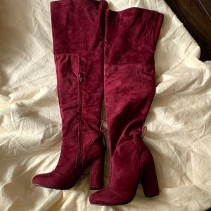 Beautiful over-the-knee boots in Wine